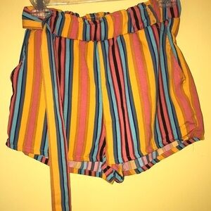 🌴 2/$20 Hot Kiss striped shorts